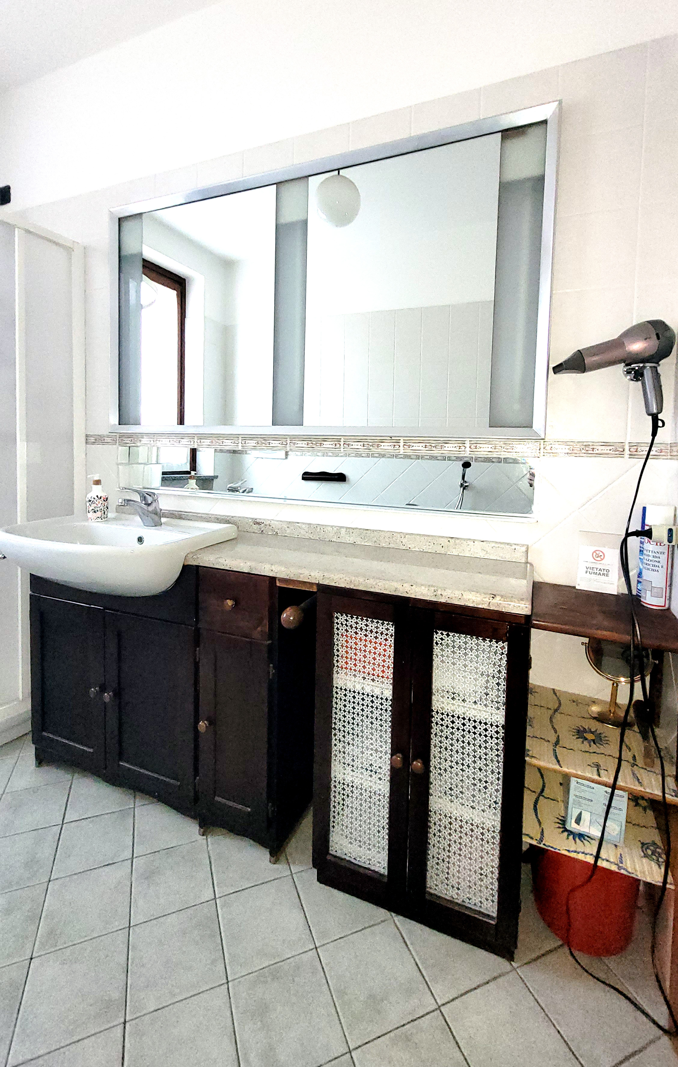 Copertina Bathroom